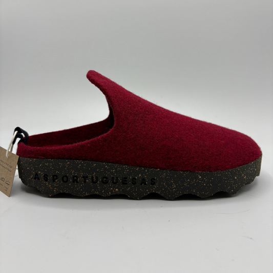 A single slip-on wool mule in deep burgundy red, featuring a black textured cork sole with gold flecks and the brand name 'ASPORTUGUESAS' embossed on the side, shown on a neutral light gray background.