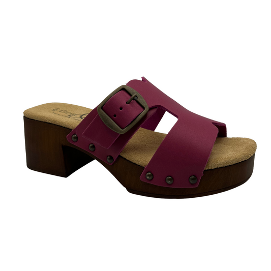 45 degree angled view of magenta leather sandals with chunky block heel and lined footbed