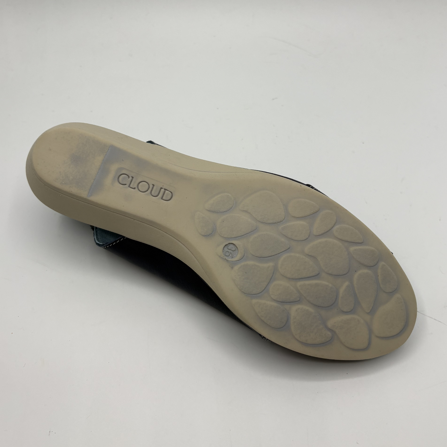 Close-up of a shoe sole with 'Cloud' branding on a white background