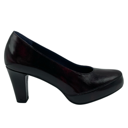 Right facing view of patent leather pump with rounded toe
