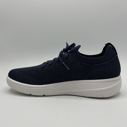 Navy blue sneaker with white sole on a light gray background