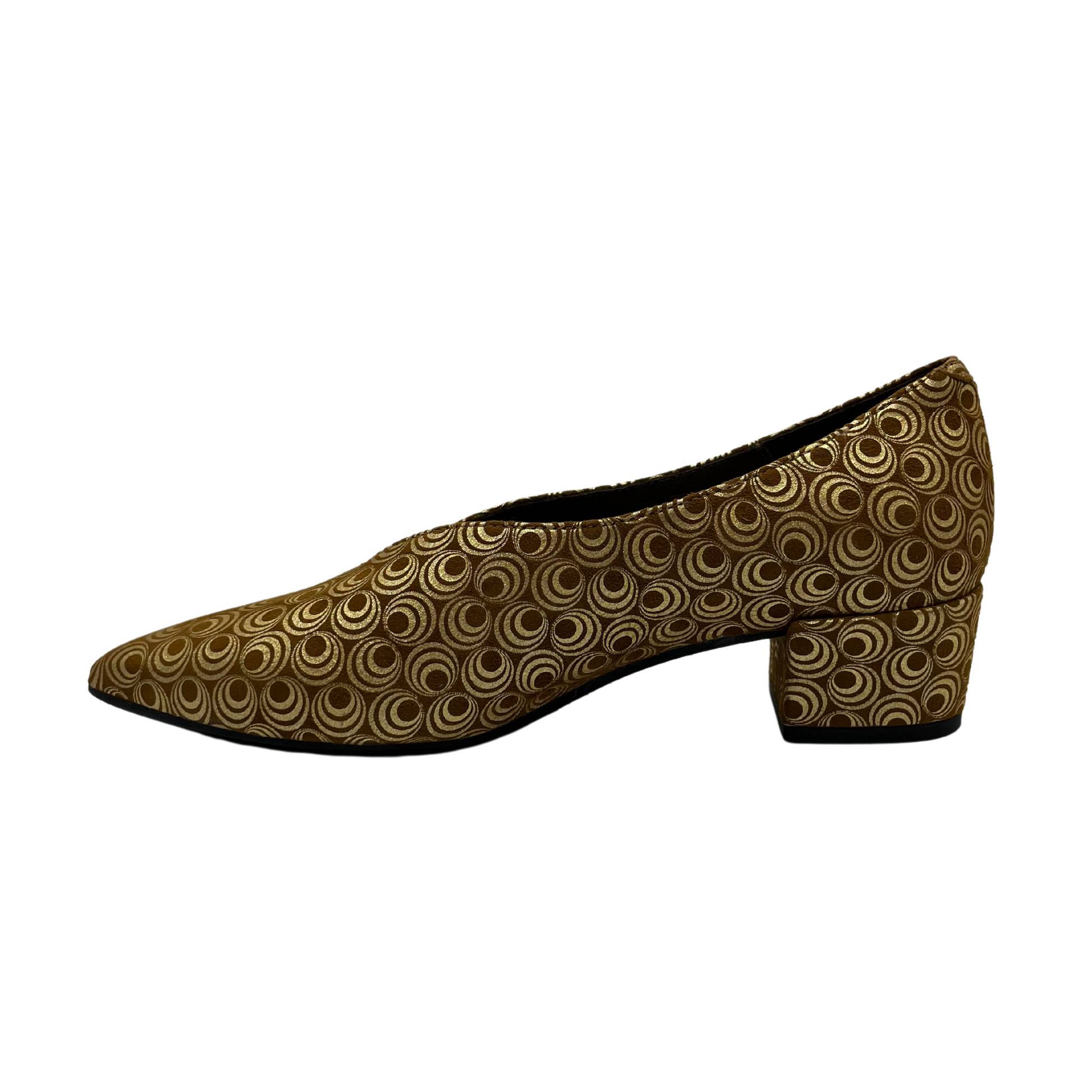 Left facing view of metallic gold patterned pump with pointed toe and wrapped block heel.