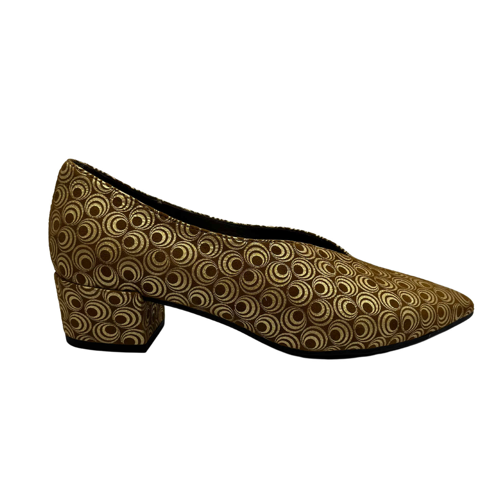 Right facing view of metallic gold patterned pump with pointed toe and wrapped block heel.