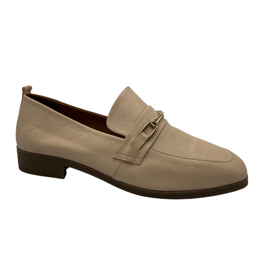 45 degree angled view of nude leather loafers with gold bit detail, leather lining and short heel