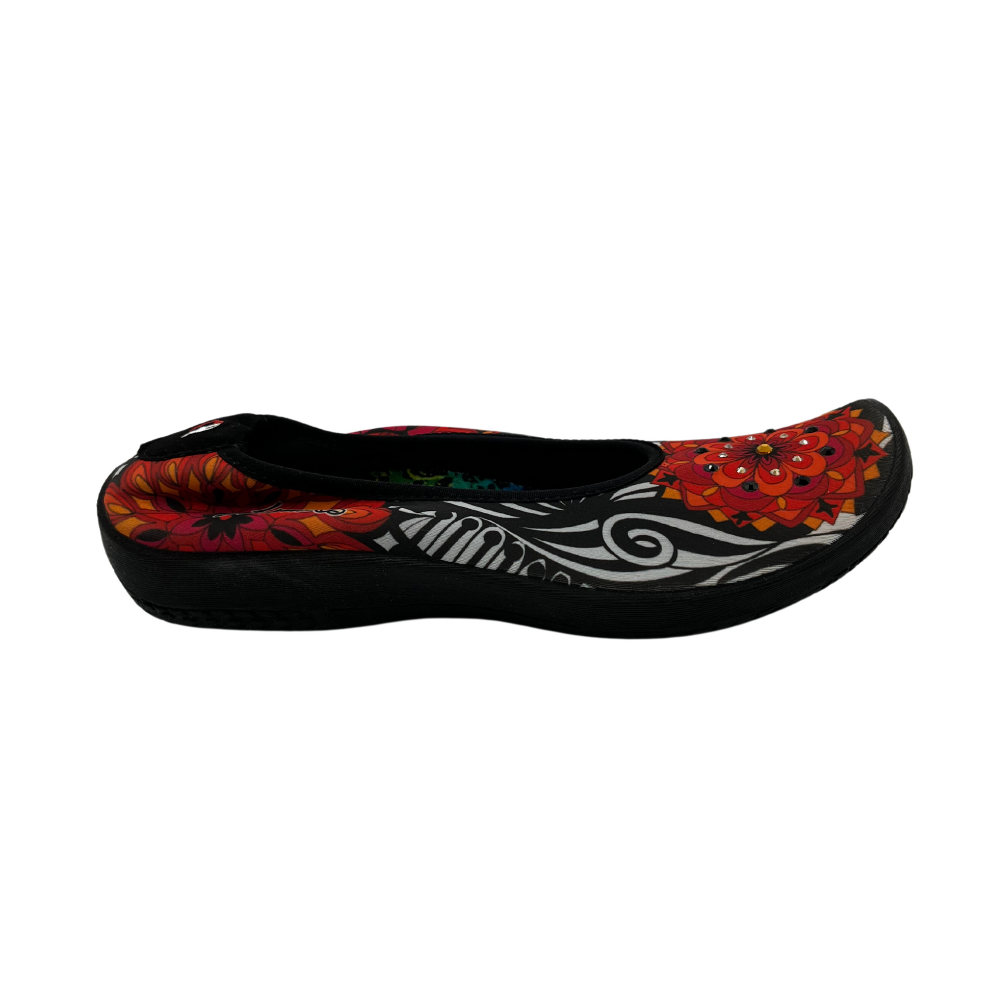 Right facing view of ballet flat with floral pattern on stretchy upper.
