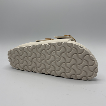 Eggshell sandal sole with wavy pattern on a gray background