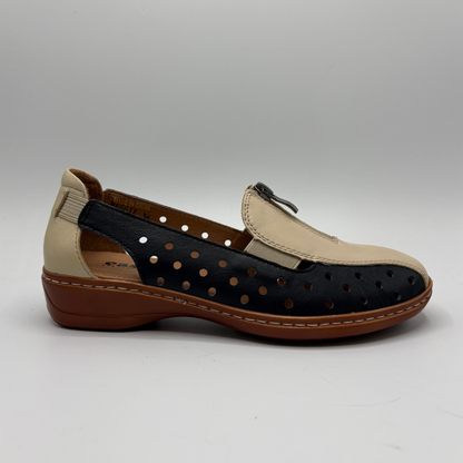 Two-tone shoe with black and beige design on a gray background