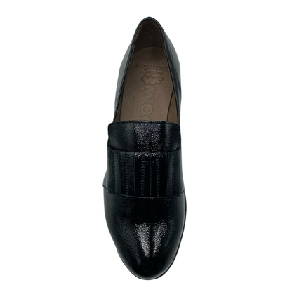 Top down view of rounded toe black leather shoe