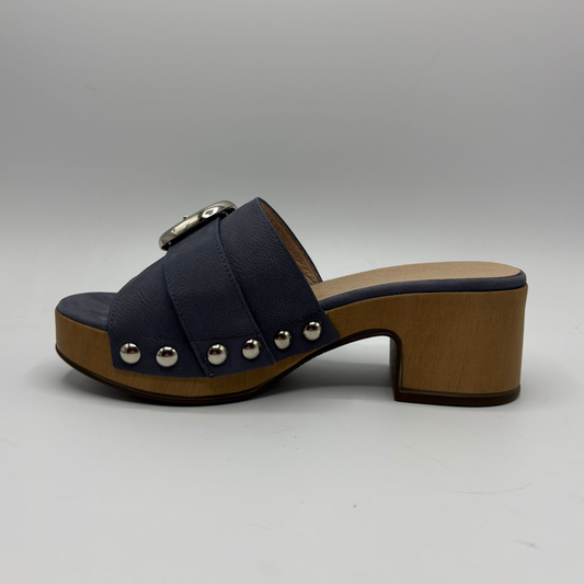 Navy sandal with brown heel on a gray background