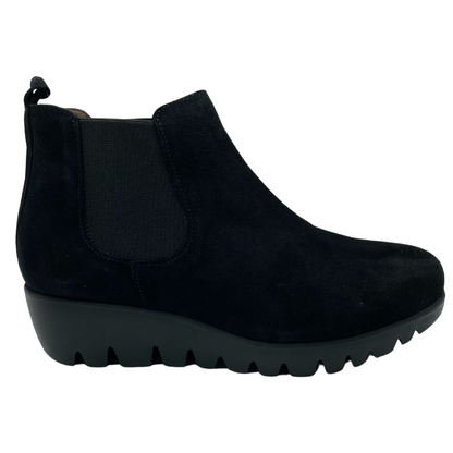 Right suede short boot with elastic side gore and black rubber wedge heel