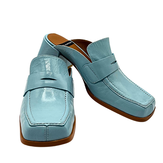 Front and side vide of the Angel Alarcon Glenda.  An oxford mule style shoe.  Square toe