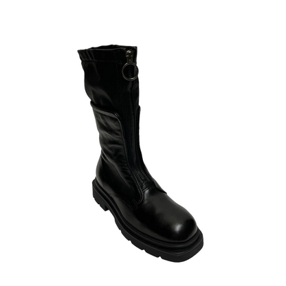 Front angled profile of the Mjus Lucca Boot in the colour Black.