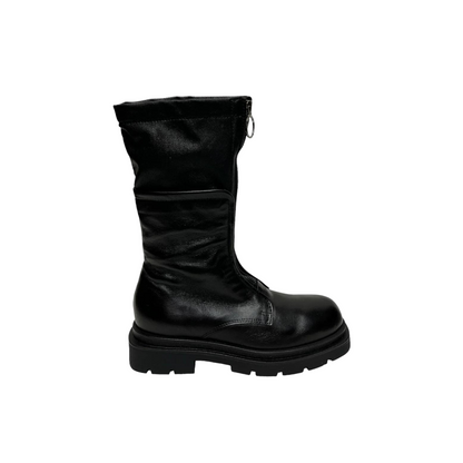 Right side profile of the Mjus Lucca Boot in the colour Black.