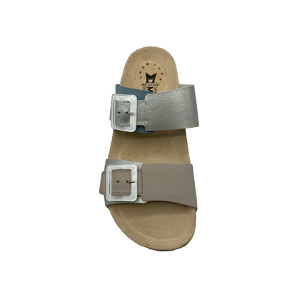 The Mephisto Madison is a timeless sandal featuring two adjustable buckle straps for a secure fit.