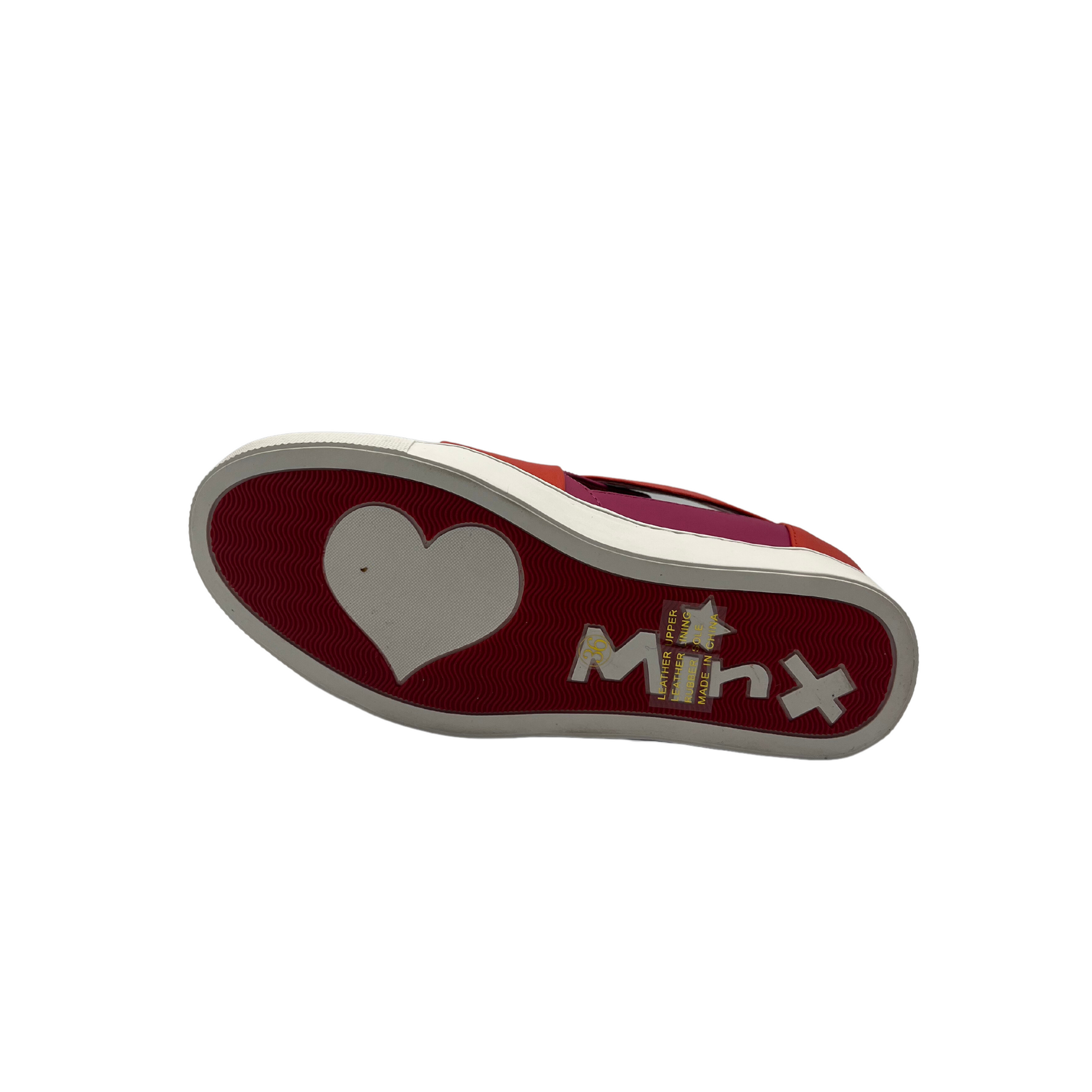 Minx Donatella has a 5cm heel elevation and a sole made of rubber with the MINX logo.