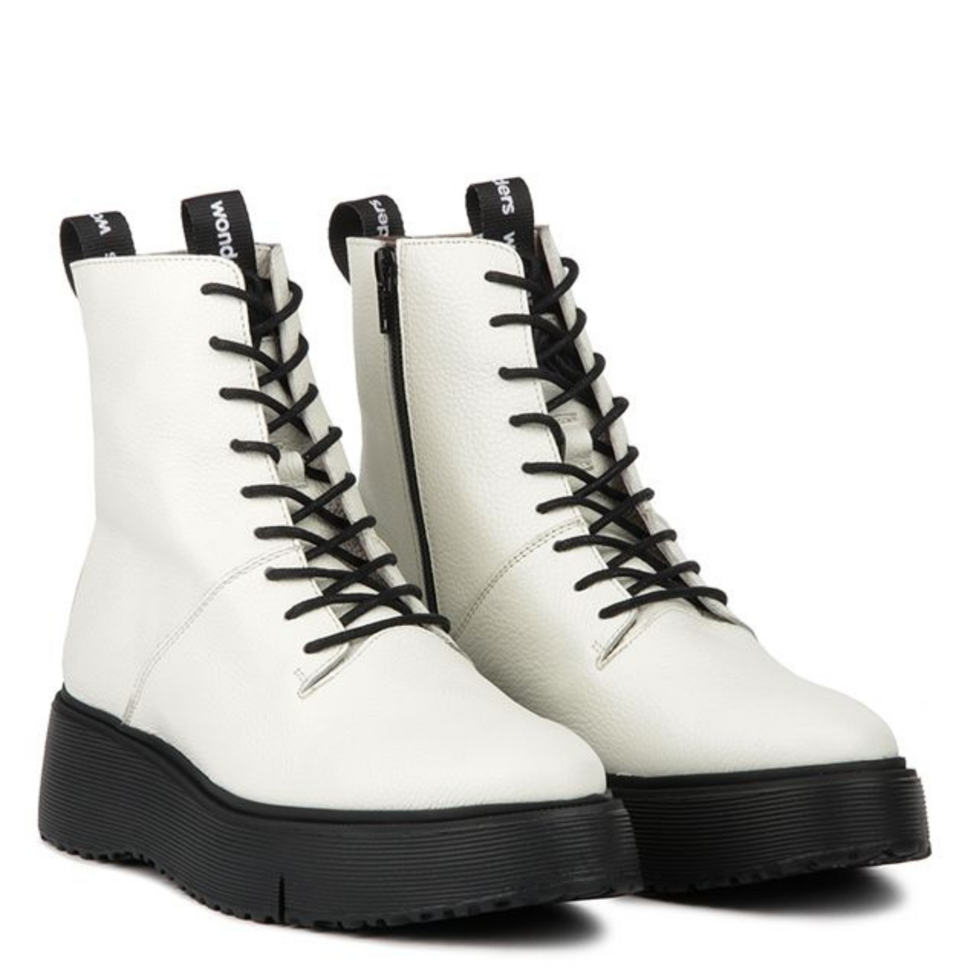 Front angled profile of a pair of Wonders Cadiz Boots in the colour Winter White.