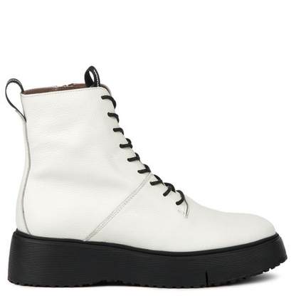 Side profile of the Wonders Cadiz Boot in the colour Winter White.