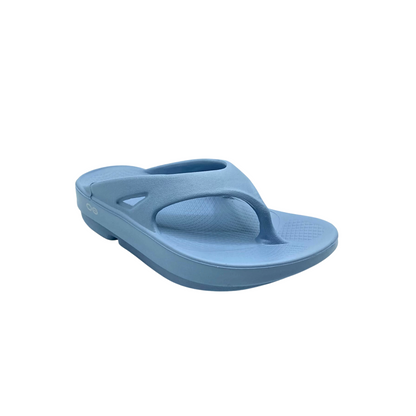 Side angle view of foam sandal with toe post.